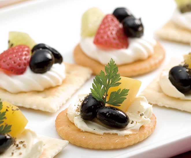 Cream cheese canape with Black soybeans
