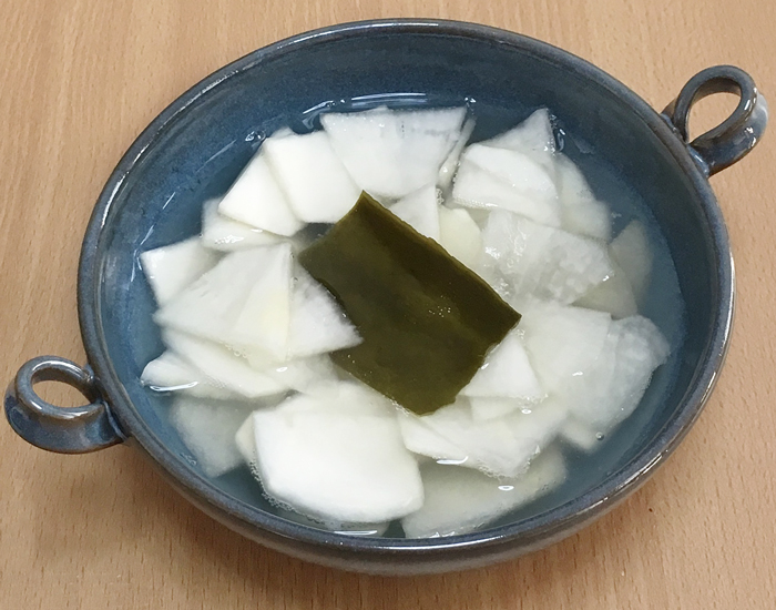 白い野菜と梨の水キムチ