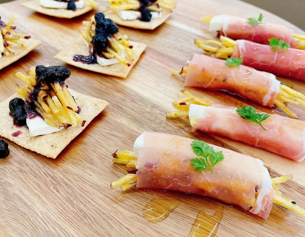 芋けんぴのカナッペ、芋けんぴの生ハム巻完成写真