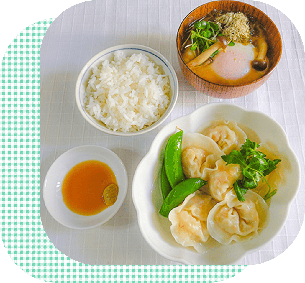 大豆と海老のゆで餃子・落とし卵の味噌汁・白飯