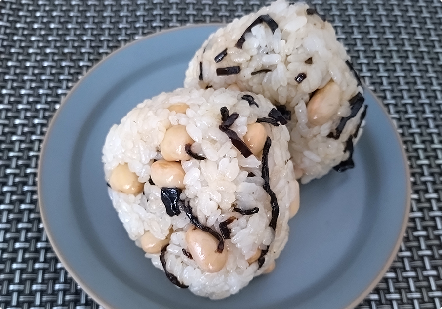 蒸し大豆ときのこのヘルシーおむすび