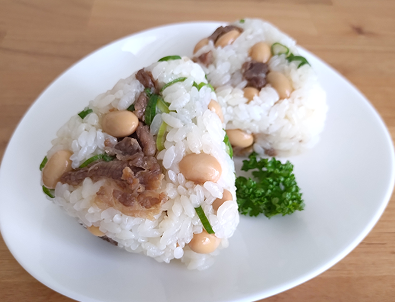蒸し大豆と牛肉甘辛煮のおむすび