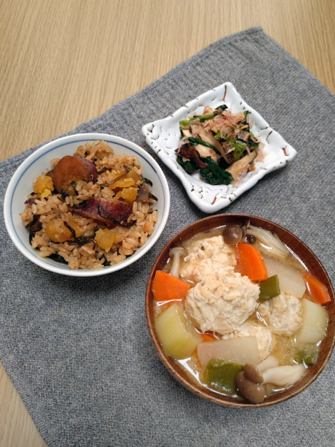 「大豆入り鶏だんご汁」献立