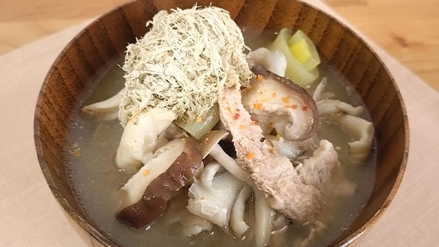 主菜　純とろ入りきのこ豚汁