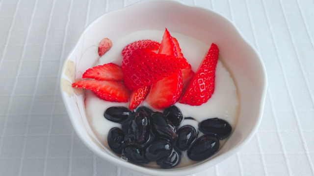 黒豆いちごヨーグルト
