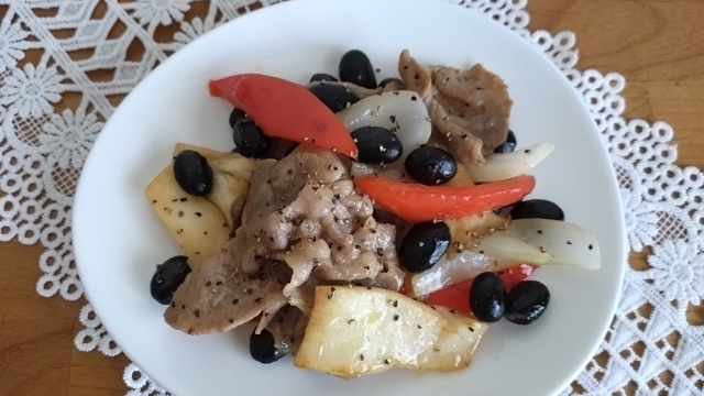 主菜　大豆入りパプリカと豚肉の炒めもの