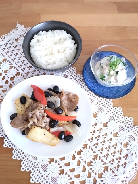 「大豆入りパプリカと豚肉の炒めもの」献立