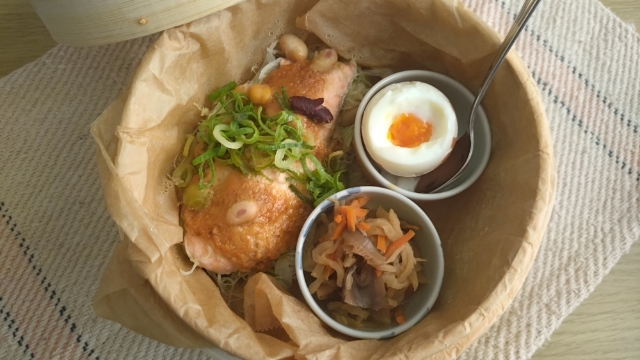 主菜＋副菜　セイロで朝ごはん（鮭とキャベツのごま味噌蒸し）献立