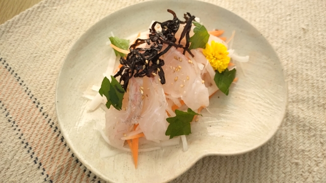 お刺身塩こんぶサラダ