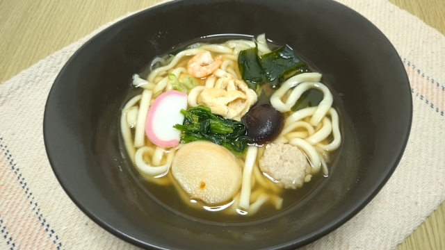 主食＋主菜　鍋焼きうどん