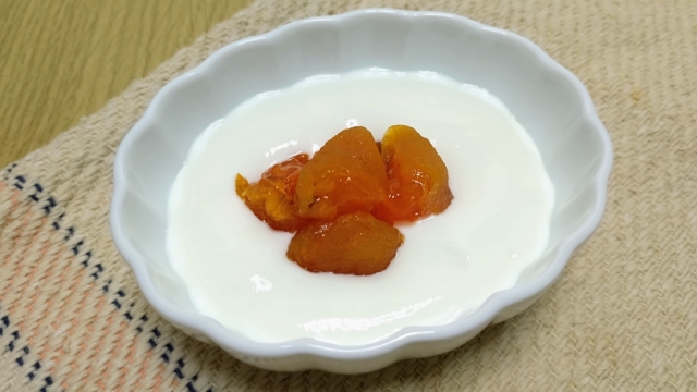 ドライフルーツヨーグルト（干し柿）