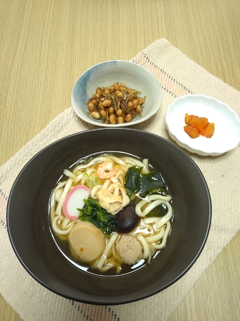 「鍋焼きうどん」献立
