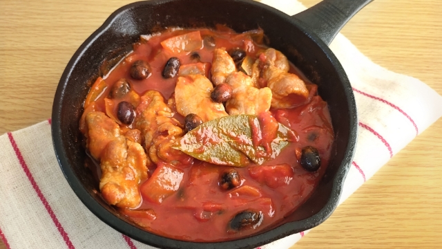 主菜　豆と豚肉のトマト煮込み