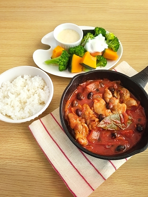 「豆と豚肉のトマト煮込み」献立