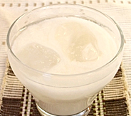 4.カスピ海ヨーグルトのピーチドリンク(試飲のみ)