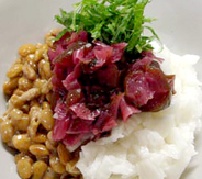 3.長いもと赤しば漬の納豆和え