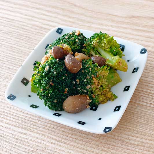 ブロッコリーとしめじのごま和え