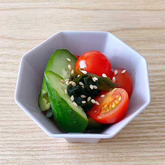 きゅうりとトマトとわかめの酢の物
