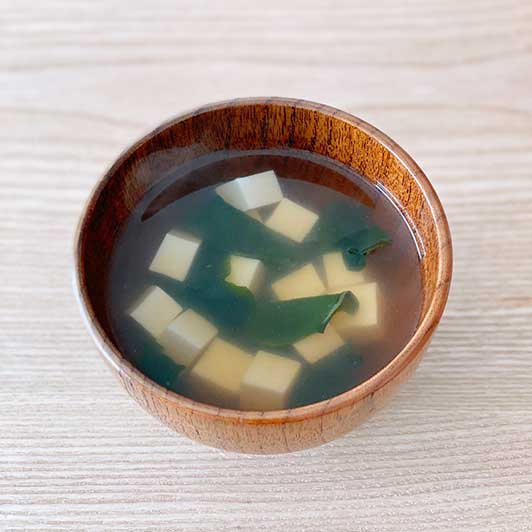 豆腐とわかめのすまし汁