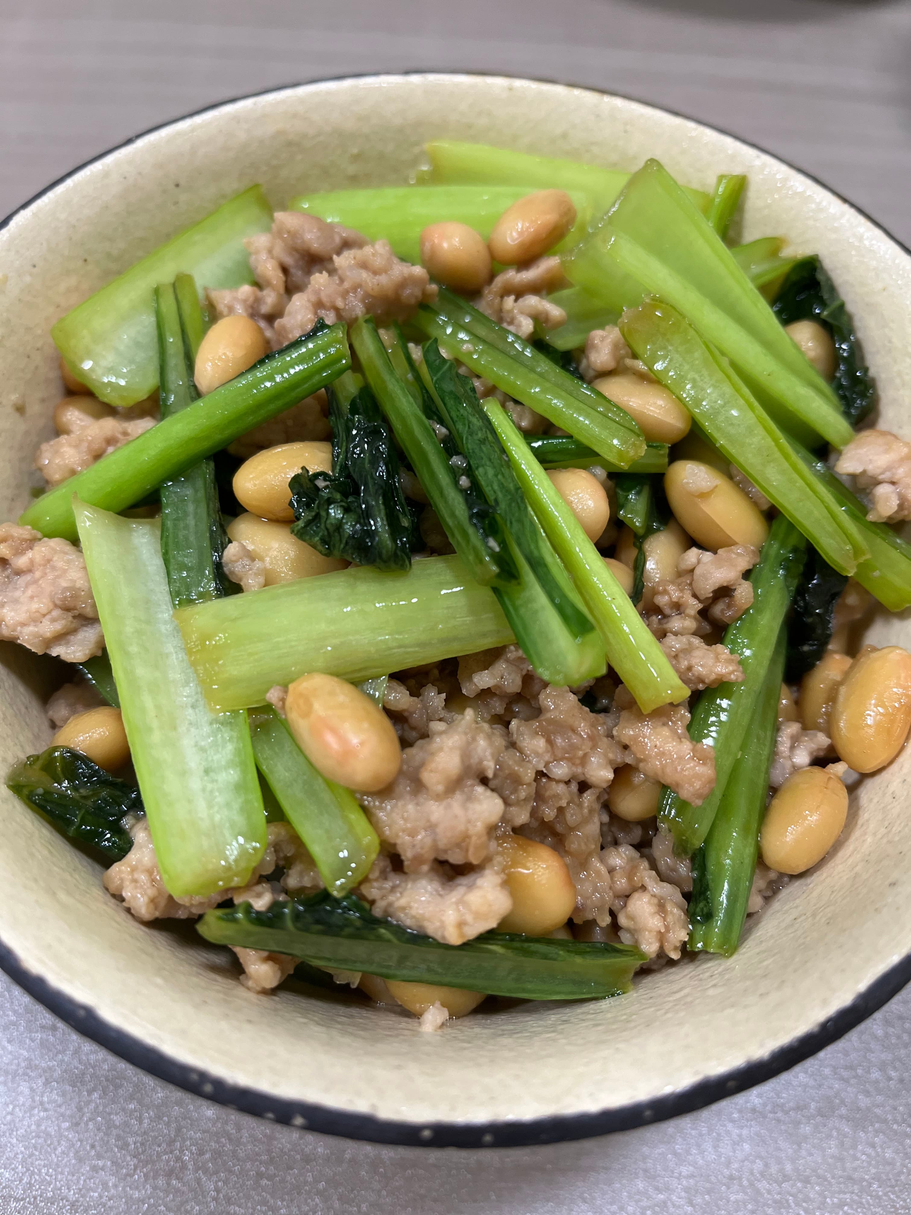 大豆たっぷり肉みそ小松菜丼