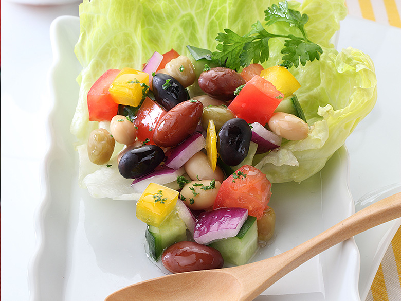 蒸し豆と野菜のカラフルサラダ